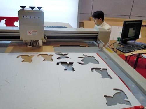 電子材料切割機